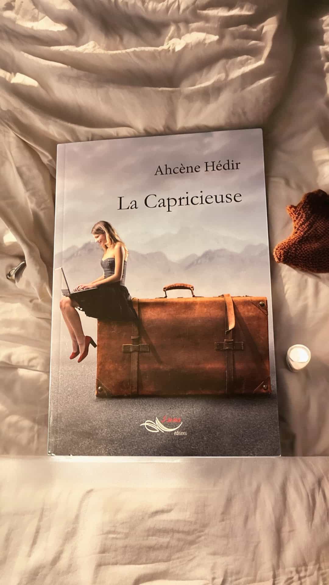 Couverture du roman La Capricieuse d’Ahcène Hédir, récit psychologique à la construction théâtrale